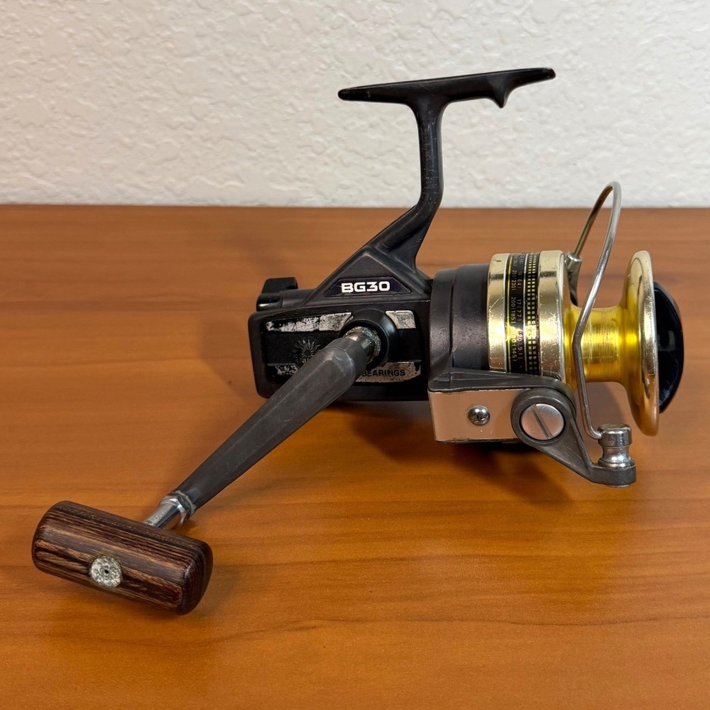 Daiwa BG30 Black Gold Spinning Reel Vintage 3 Ball Bearings Japan Wood Handle